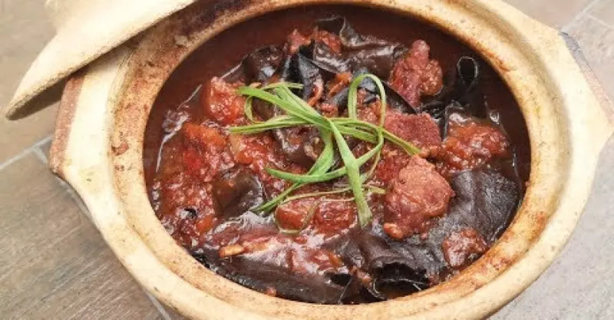 Claypot Hakka Braised Pork Belly 瓦煲南乳燜炸豬肉