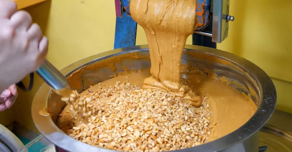 Peanut Butter Making in Taiwan / 花生醬製作 - Taiwanese Food